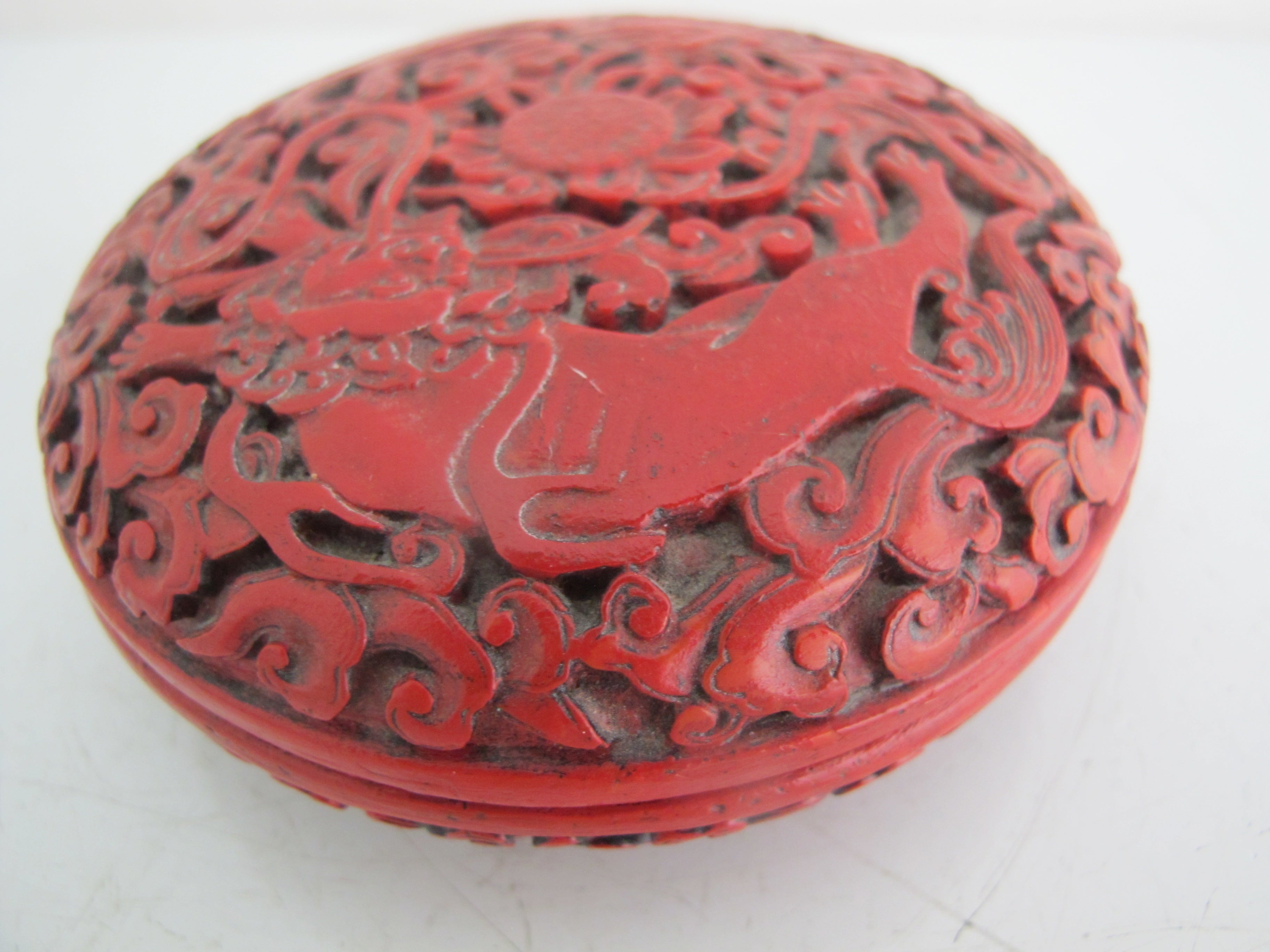 Ffoo Box CHINESE Carved Red Black Lion Foo Dog CINNABAR Lacquer Round 3.75